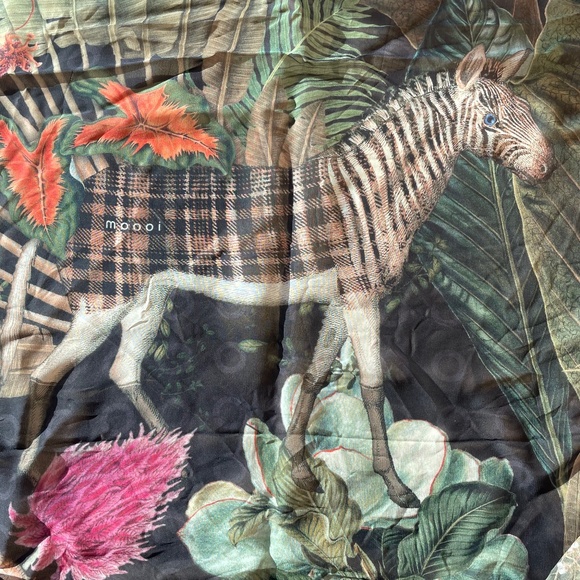 Moooi Menagerie of Extinct Animals Bed Scarf XL - Raven (Black) - Picture 5 of 8